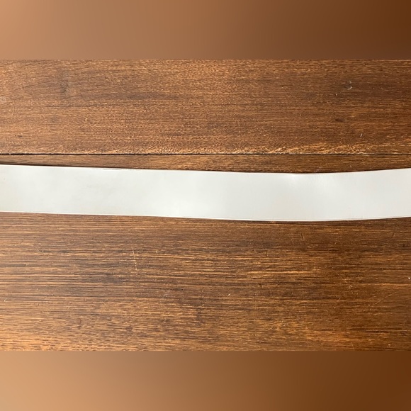 Puma White Leather Belt with Cream & Silver Enamel Logo Buckle - Picture 7 of 9